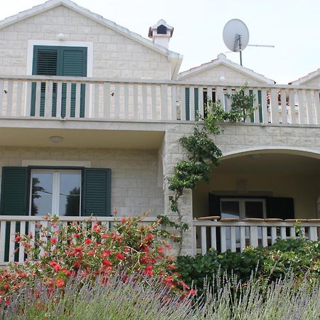 Oasis Apartments 수티반 외부 사진